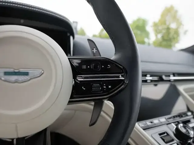 Aston Martin DB12