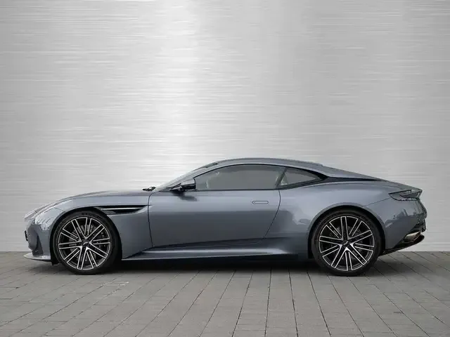 Aston Martin DB12