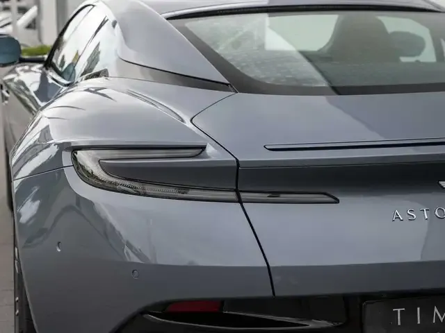Aston Martin DB12