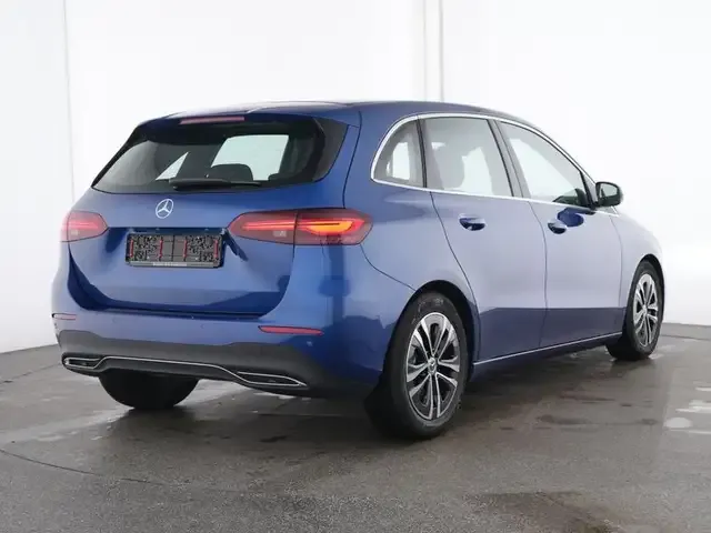 Mercedes-Benz B 220
