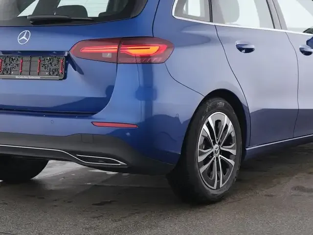 Mercedes-Benz B 220