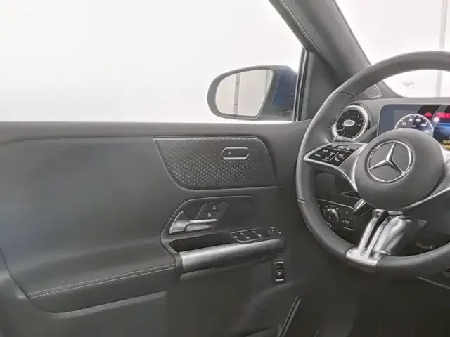 Mercedes-Benz B 220