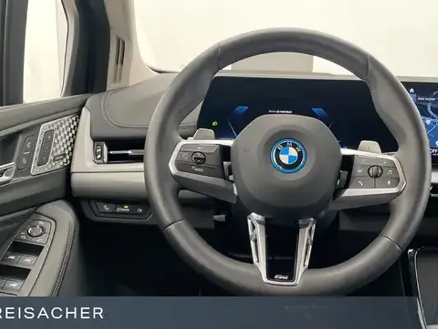BMW 225