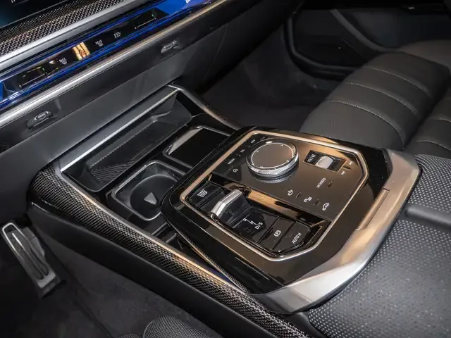 BMW 740