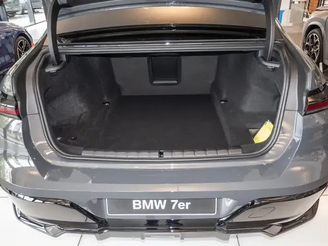 BMW 740