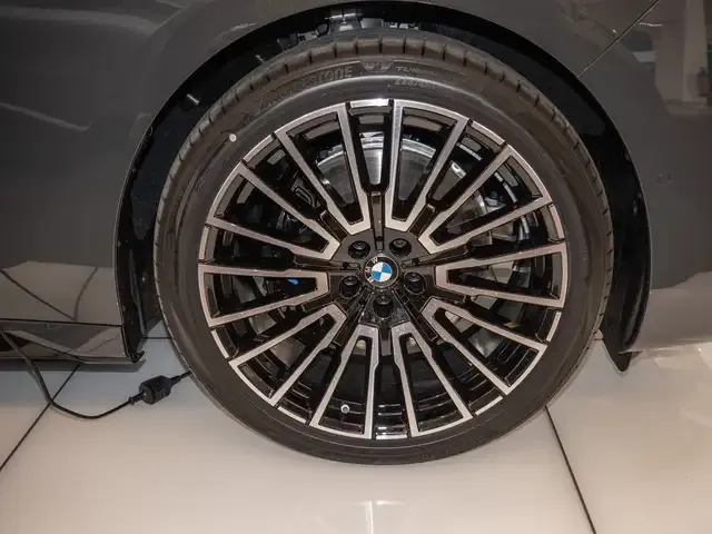 BMW 740