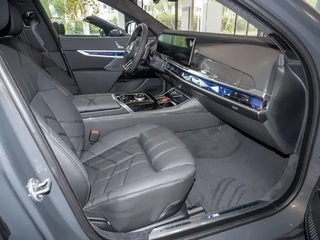 BMW 740