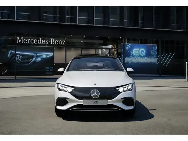 Mercedes-Benz EQE 300