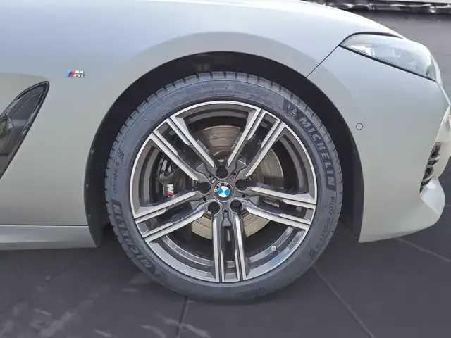 BMW 840