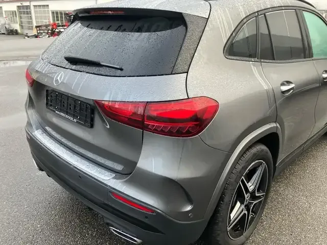 Mercedes-Benz GLA 200