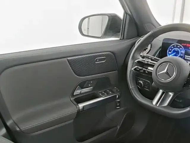 Mercedes-Benz EQB 300