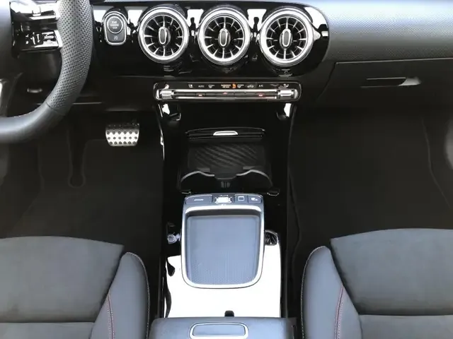 Mercedes-Benz CLA 220