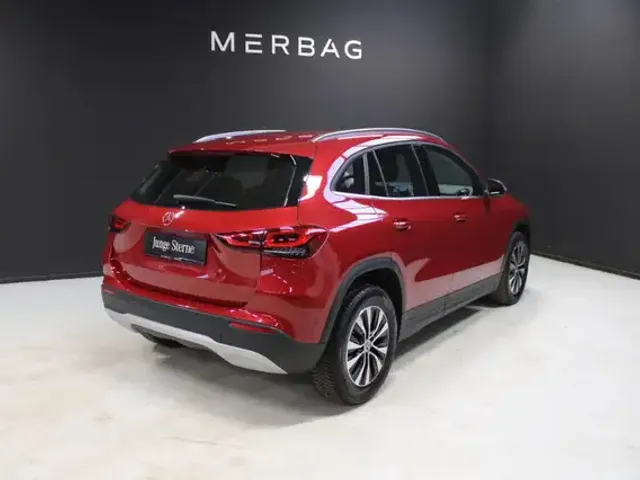 Mercedes-Benz GLA 200