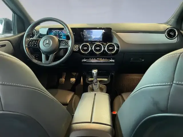 Mercedes-Benz B 180