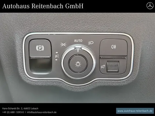 Mercedes-Benz GLB 220