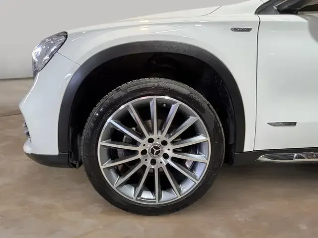 Mercedes-Benz GLA 200