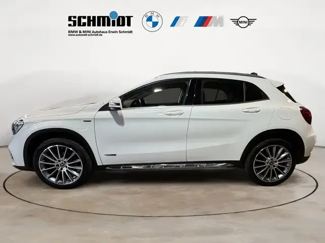 Mercedes-Benz GLA 200