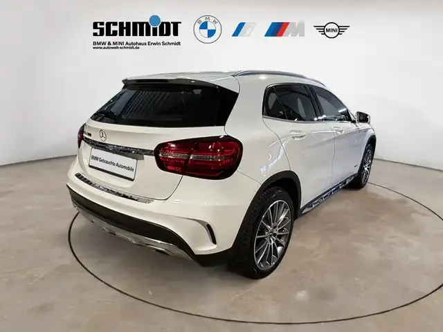 Mercedes-Benz GLA 200