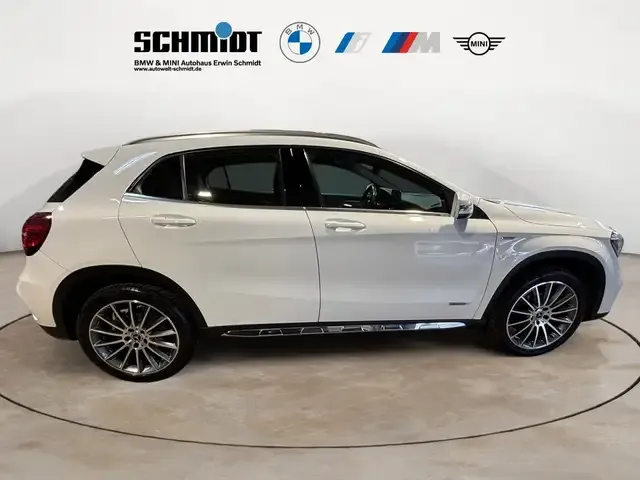 Mercedes-Benz GLA 200