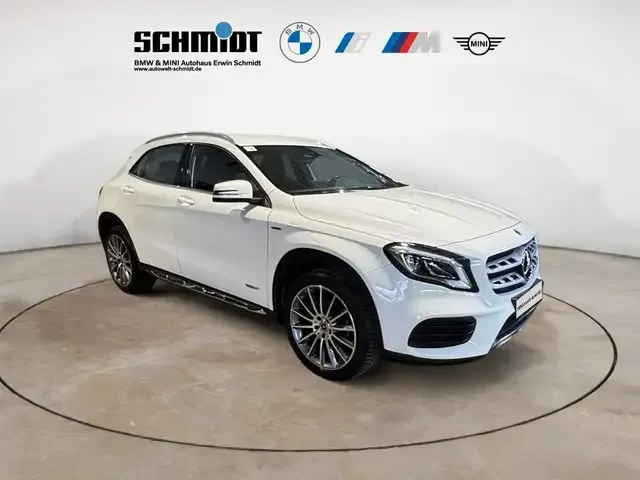 Mercedes-Benz GLA 200