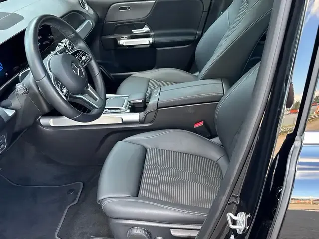 Mercedes-Benz EQB 300