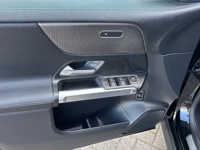 Mercedes-Benz EQB 300
