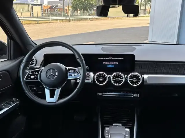 Mercedes-Benz EQB 300