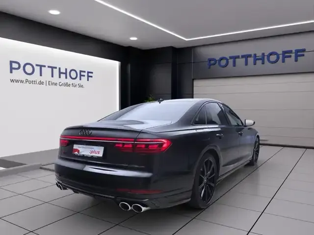 Audi S8