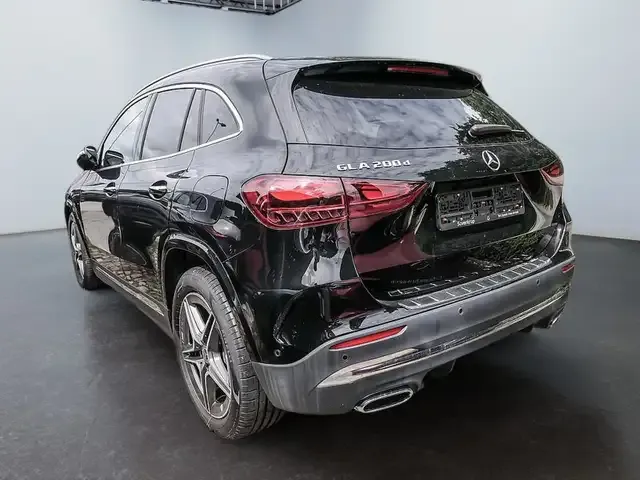 Mercedes-Benz GLA 200