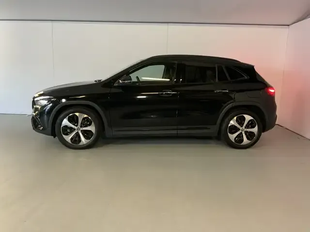 Mercedes-Benz GLA 180
