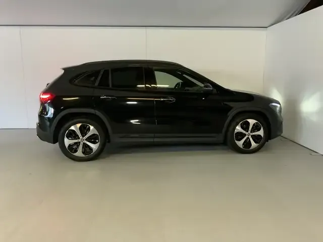 Mercedes-Benz GLA 180