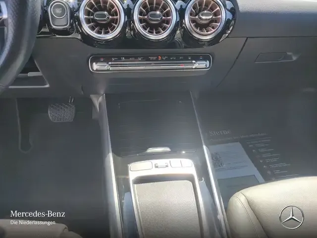Mercedes-Benz EQA 300