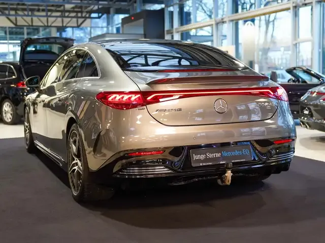 Mercedes-Benz EQE 43