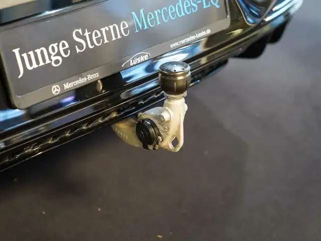 Mercedes-Benz EQE 43