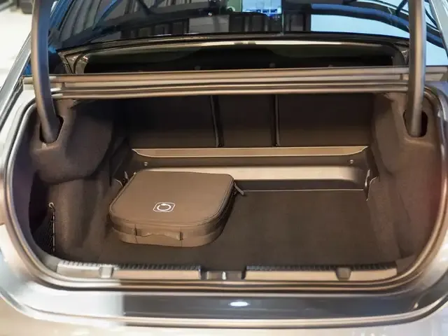 Mercedes-Benz EQE 43