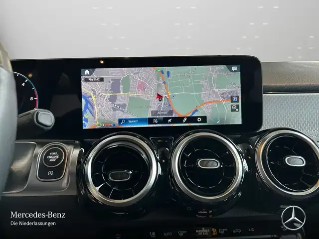Mercedes-Benz GLB 180