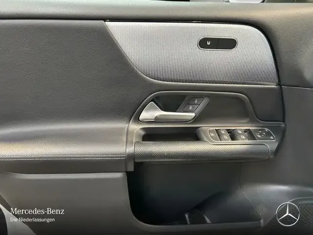 Mercedes-Benz GLB 180