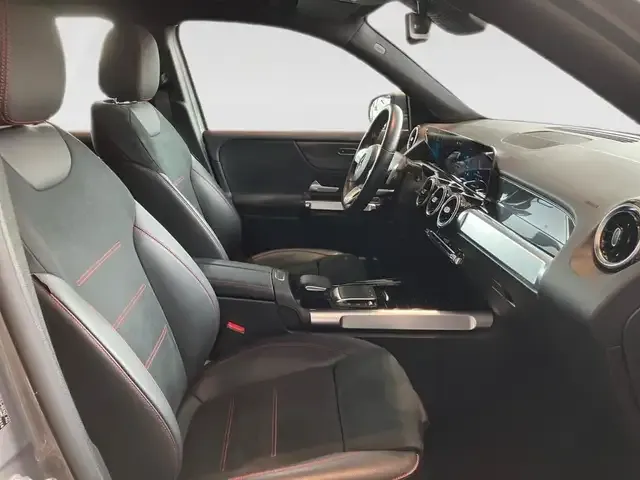 Mercedes-Benz GLB 220