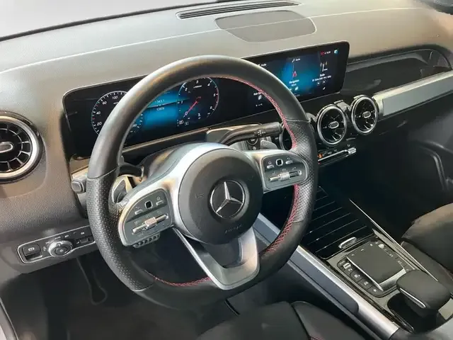 Mercedes-Benz GLB 220