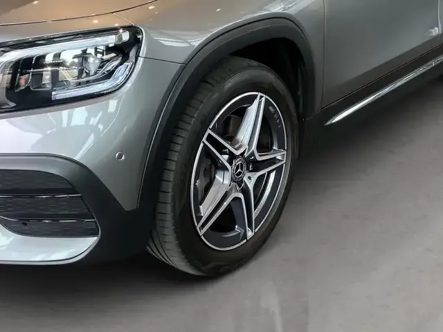 Mercedes-Benz GLB 220