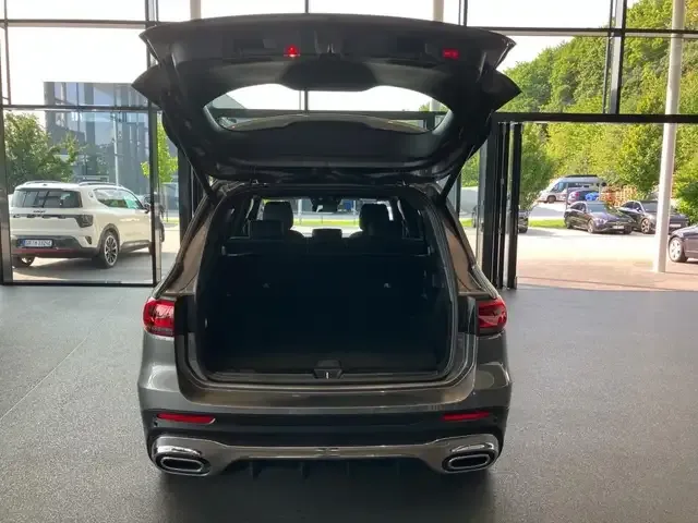 Mercedes-Benz GLB 220