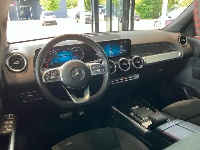 Mercedes-Benz GLB 220