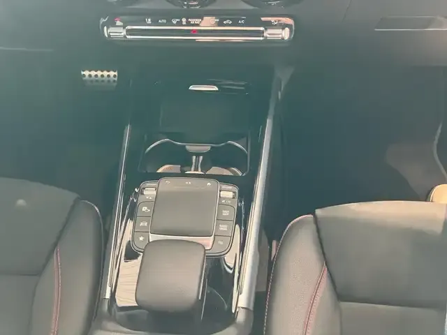 Mercedes-Benz GLB 220
