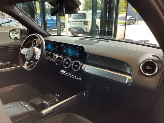 Mercedes-Benz GLB 220