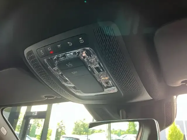 Mercedes-Benz GLB 220