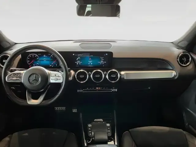 Mercedes-Benz GLB 220