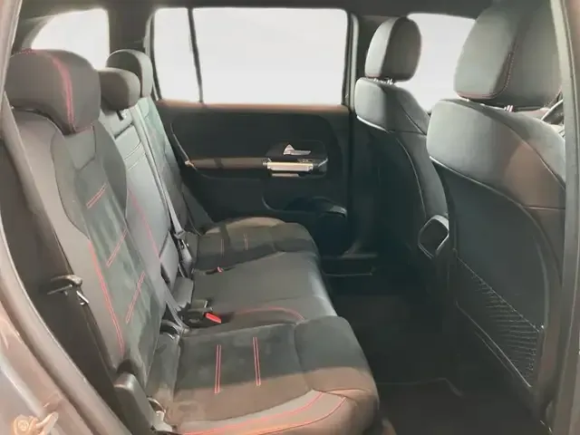 Mercedes-Benz GLB 220