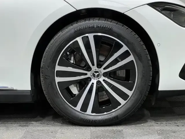 Mercedes-Benz EQE 300