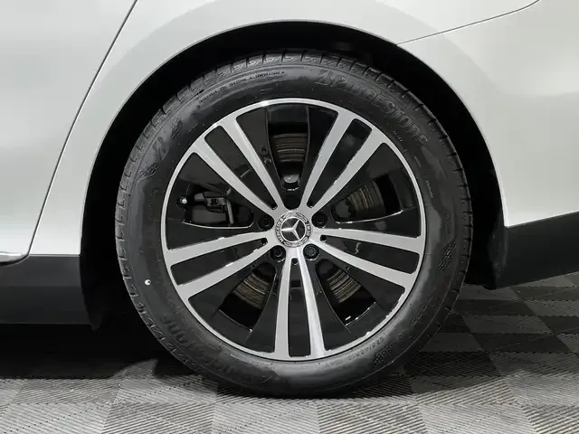 Mercedes-Benz EQE 300