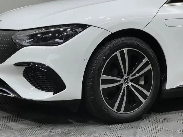 Mercedes-Benz EQE 300